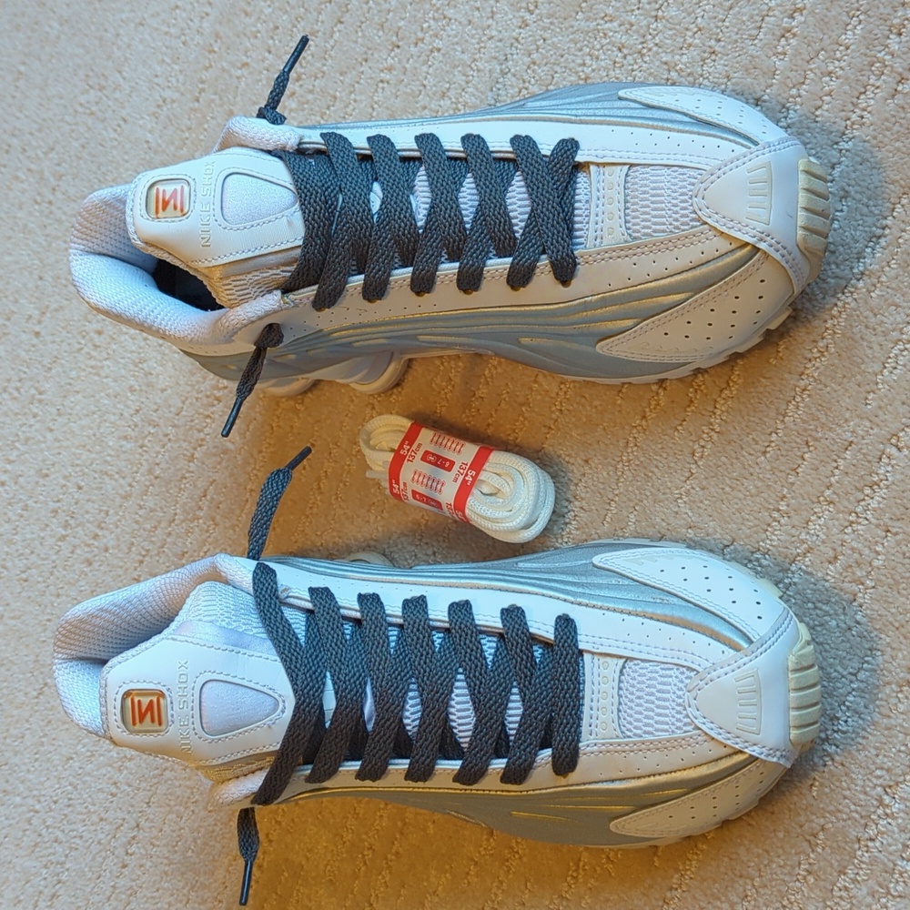 Nike Shox R4 - Picture 3 of 7